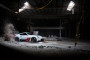 1000-konny Nissan 370z w opuszczonym centrum handlowym