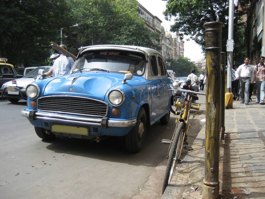HM-Hindustan-Ambassador-blue-vintage-India