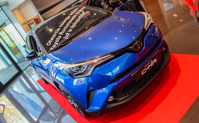 Toyota CH-R - co oferuje nowy crossover Japończyków?